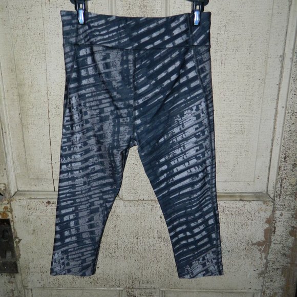 Under Armour Compression Heat Gear Capris MD (V-16) - Picture 2 of 3